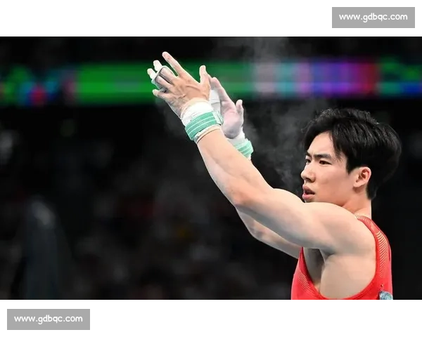 张博恒社媒晒银：路灯下的路，通向新周期