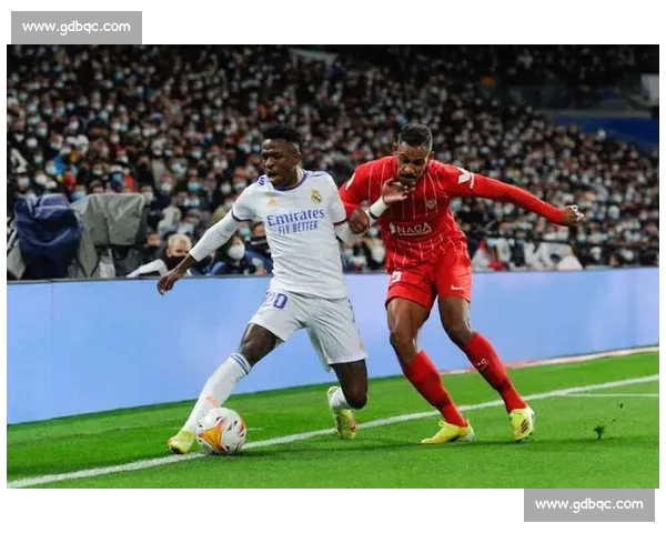 国家德比爆赛后混战!维尼修斯怒冲对手,警方出面平息